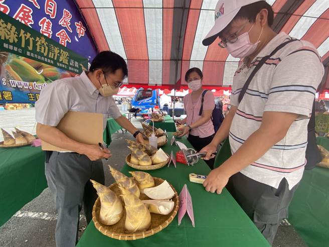 龙崎绿竹笋评鑑活动首度移师到市区举办。（曹婷婷摄）