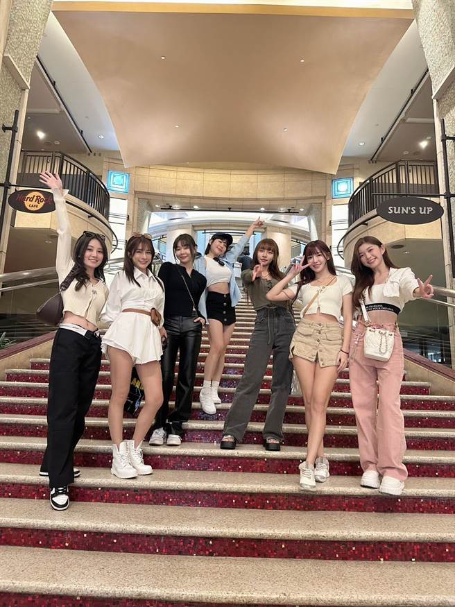 乐天女孩。（乐天桃猿提供）