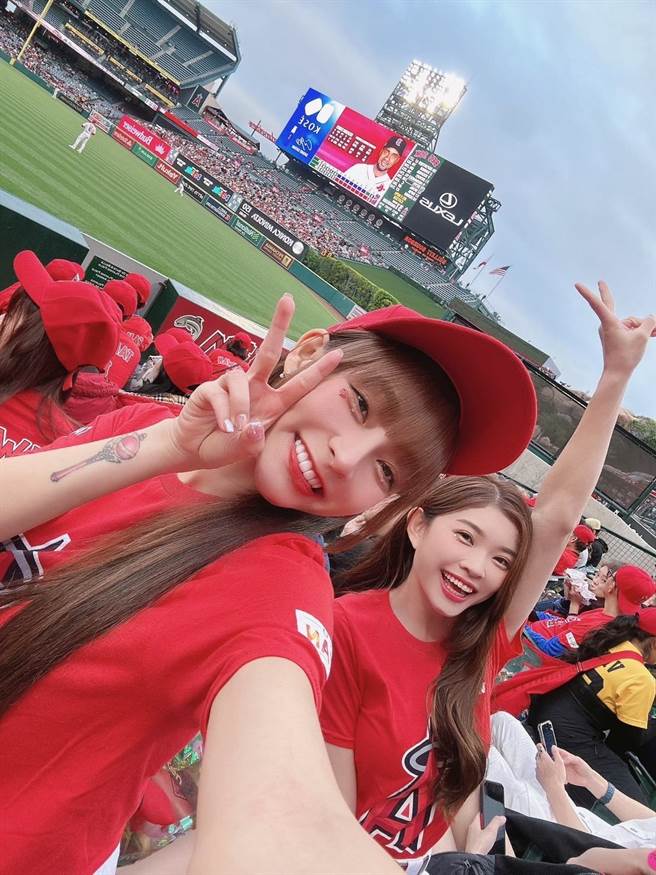 林襄（左）、林颖乐。（乐天桃猿提供）