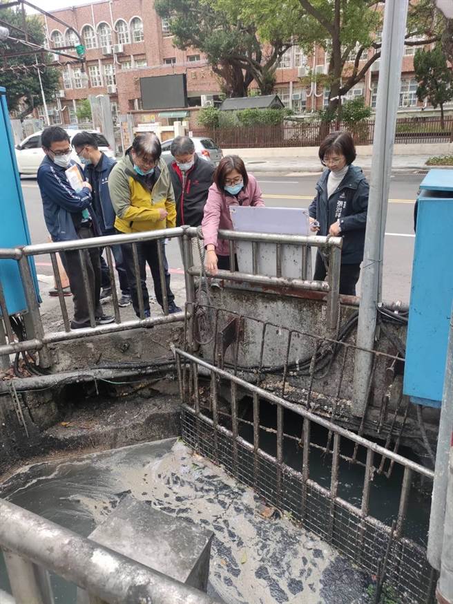 新竹市中心的「涌北湖圳」长期脏乱恶臭，周遭居民苦不堪言，市府近期跨局处整合提出短中长期方案，要开始全力整治了。（新竹市政府提供／陈育贤新竹传真）