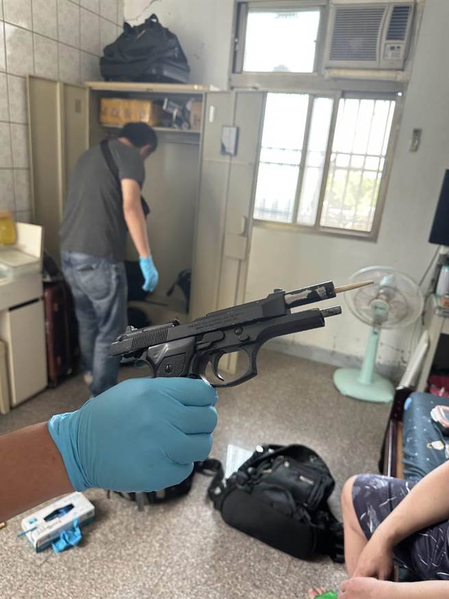 基隆市警局执行专案，查获陈嫌的火药式手枪。（基隆市警察局提供／徐佑升基隆传真）