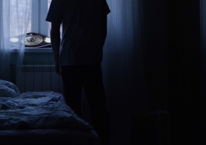 4名女子到台南某旅馆住宿，没想到奇美医院准泌尿科苏姓医师却在凌晨闯入房间，对着其中2名女子近距离打手枪。（示意图／shutterstock）