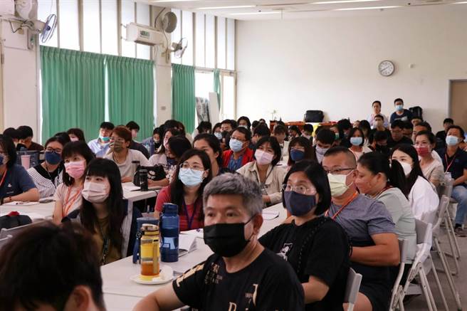 今工作坊在民雄国中举行，共有上百人报名上课，吸取成功经验。（嘉义县政府提供∕吕妍庭嘉义传真）