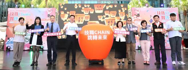 刘和然致词时表示，今日整合全国34所国私立科大、22所技高学校及60家厂商，近200个校、科、系、企业展示特色。（新北市教育局提供）