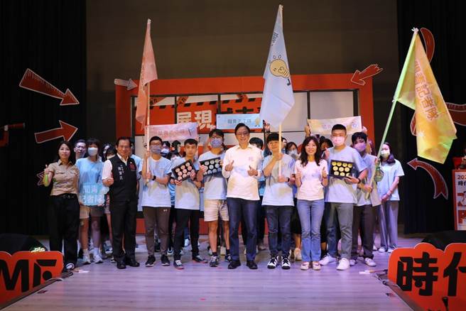 青年志工资源中心今年首创百人桃青志工队，并依专长及意愿组成闻青记者队、职青志工队及草青志工队共3个分队，皆持续招募中。（蔡明亘摄）