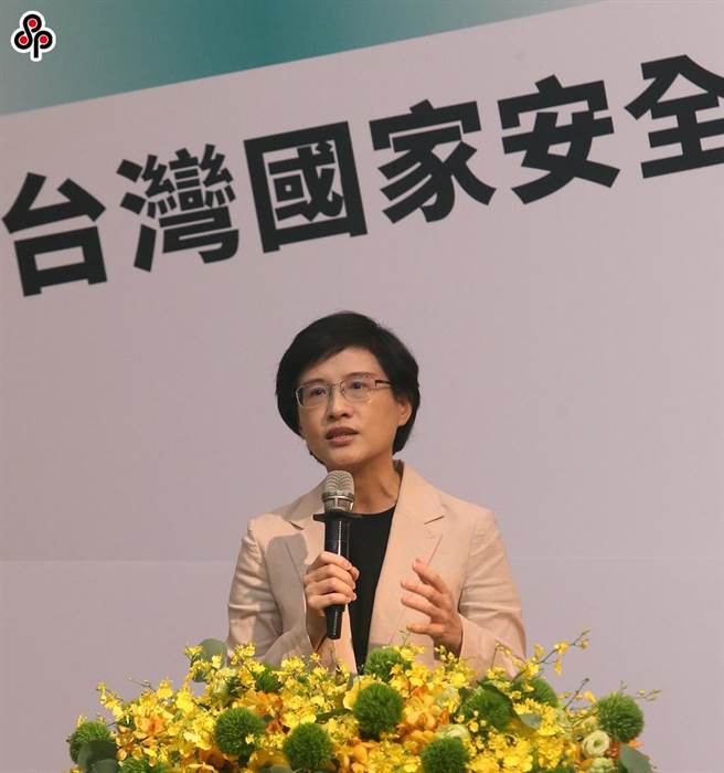 青平台基金会董事长郑丽君（见图）27日出席青平台举办的「永续民主．世界台湾」系列论坛开幕式，致词表示，希望藉着论坛，能扩大社会对话，期待在台湾关键时刻，大家能一起深度思辨、凝聚社会愿景。（赵双杰摄）