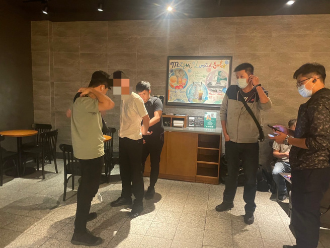 新北市林口分局24日晚间20时许，破获一起诈欺案，并成功逮捕一名33岁郑姓男诈欺车手。（图／警方提供）