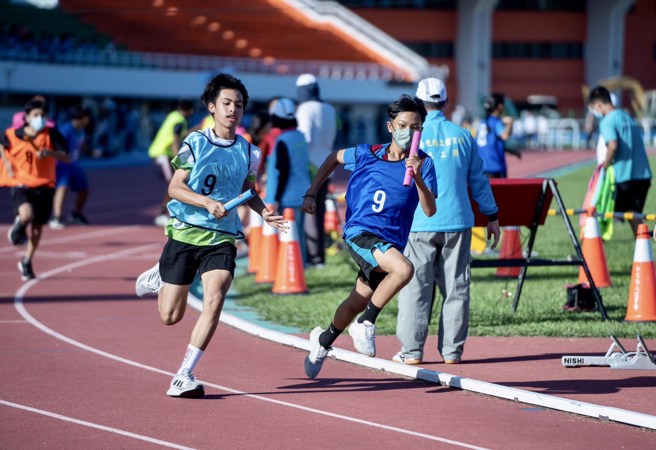 111学年度第14届普及化运动全国国民中学大队接力全国决赛在台东举行。(取自台东县政府教育处)