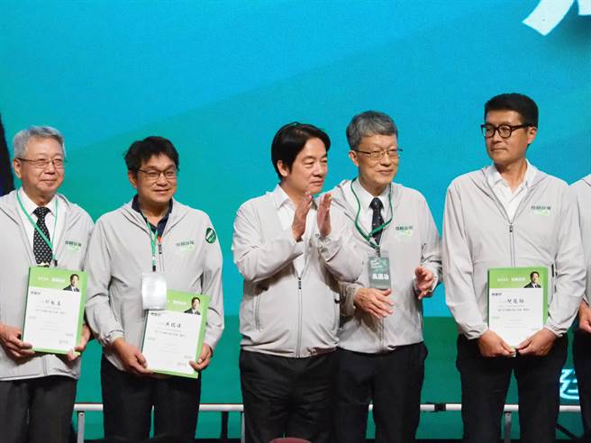 赖清德今天下午参加新竹市信赖台湾之友会成立大会，首次拜托大家支持新竹市推荐的阳明交大特聘教授林志洁当选立委。（陈育贤摄）