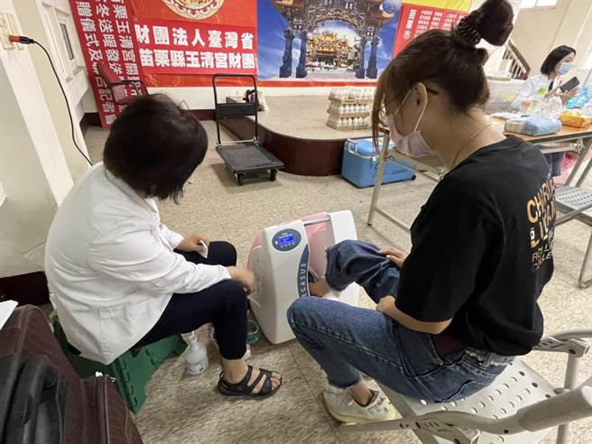 部苗医疗团队在苗栗市玉清宫香客大楼举办筛检和健康讲座。（部苗提供／谢明俊苗栗传真）