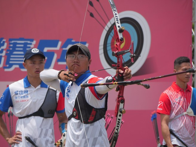 蔡薰毅帮忙贡献2点胜利。(中华企业射箭联赛提供)