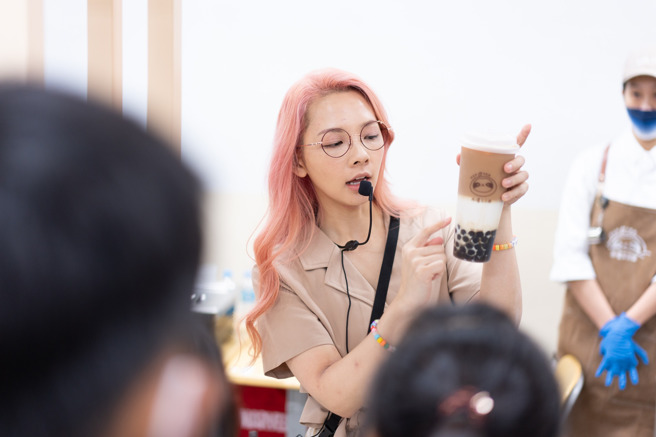 「再睡5分钟」公告将暂停贩售高雄门市部分品项，引发网友热烈讨论。（图／翻摄自FB再睡5分钟）