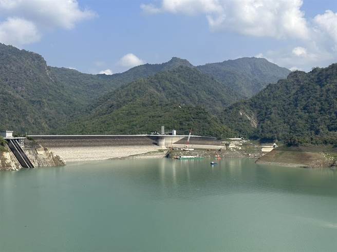 曾文水库预计放水2400万吨到乌山头水库蓄存作为民生用水，近日蓄水率不断下降。（南水局提供／程炳璋台南传真）