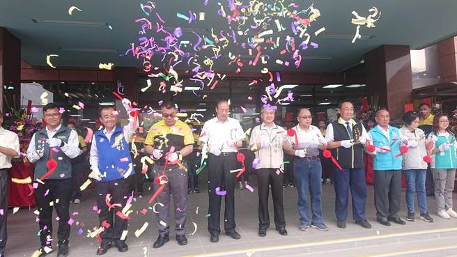 下营区农会超市重新装潢出发，27日剪彩庆开幕。（程炳璋摄）