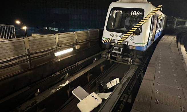 为了避免台中捷运吊臂意外再度上演，台北捷运日前针对文湖线捷运模拟演练时，特别加入「吊臂掉落轨道」情境。（台北捷运公司提供／丁上程台北传真）