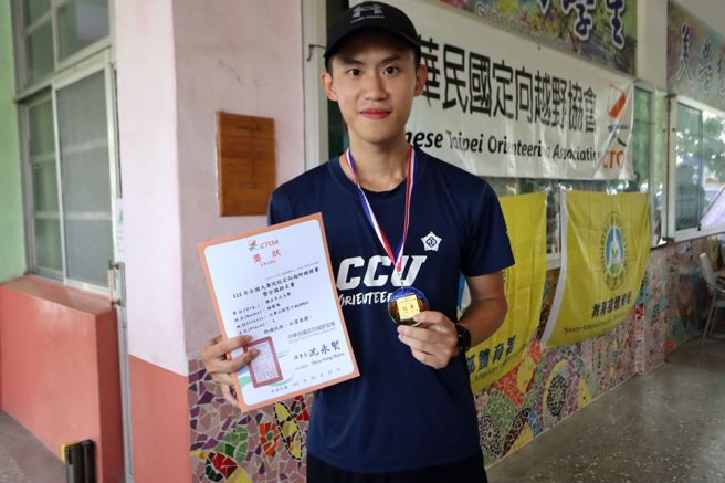中正大学的赖贤鸿连4届定向越野大专锦标赛男子公开组夺冠。（中华民国定向越野协会提供）