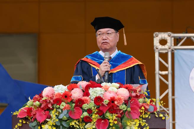 元智大学校长廖庆荣于毕业典礼致词。（桃园市政府提供／蔡明亘桃园传真）