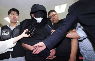 客機飛一半「開逃生門」慘了 法院對韓亞航男乘客發逮捕令