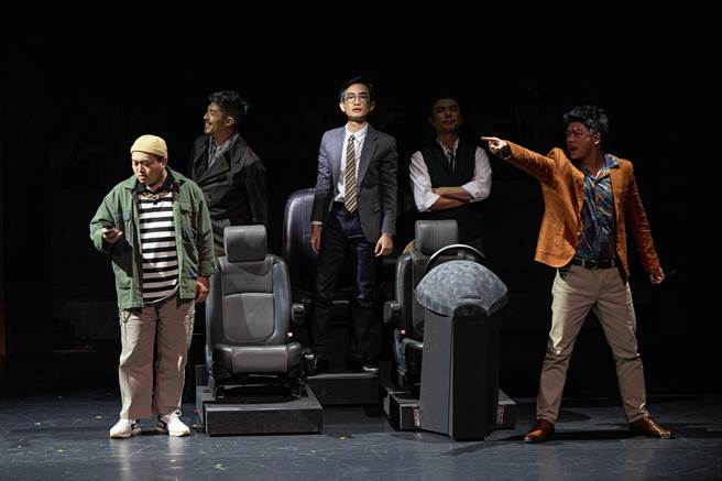 作家王定国小说《落英》由动见体剧团改编成舞台剧，本周末在台北演出。（动见体剧团提供）