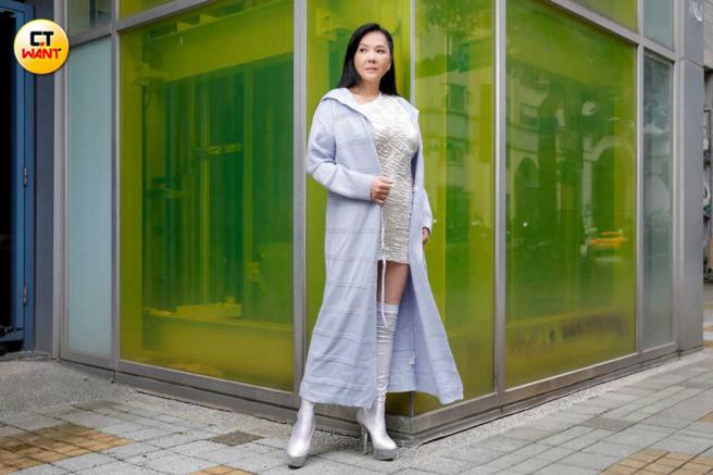 2012年演出《牵手》后，丁国琳才认可自己诠释的疯女人。（图／林士杰摄）