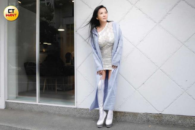 丁国琳在《天地有情》中陈仙梅对戏时，靠眼神就逼的对方连连后退。（图／林士杰摄）