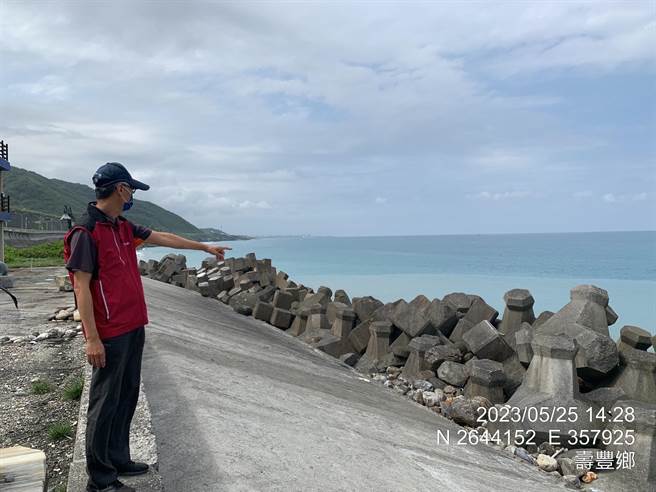 花莲县内的河川单位及乡镇市公所严防颱风雨弹酿灾，已提前盘点防汛设施、检查设备正常运作、检视辖内排水疏通情形，并提醒农友及早採取各项防范措施，未来若有灾损应儘速通报。（九河局提供／罗亦晽花莲传真）