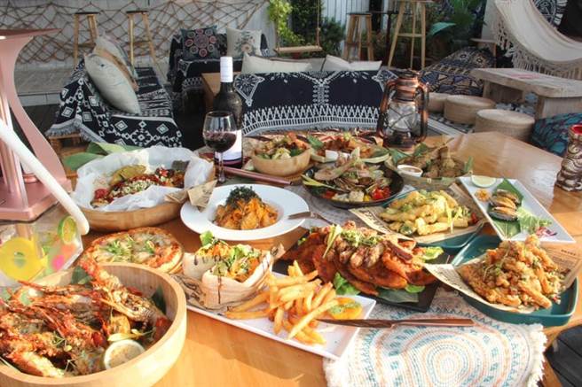 潮流巨星周汤豪将于6月3日在高雄巨蛋接力开唱，高市府观光局特别汇整周边美景及美食资讯，邀请歌迷一起嗨翻高雄。（高市府观光局提供／洪浩轩高雄传真）