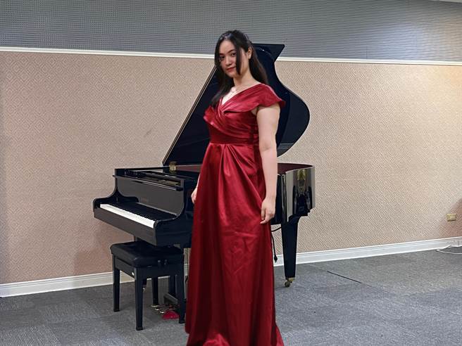 庄敬高职音乐科学生傅沁慈申请到美国柏克莱音乐学院（Berklee College of Music）。（新北市教育局提供）