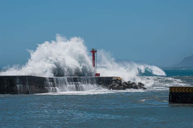 台东县成功镇目前浪况。（民眾提供／蔡旻妤台东传真）