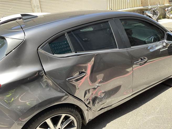 驾驶汽车的刘男遭机车骑士撞上，却被警方发现是酒驾。(警方提供／吕筱蝉桃园传真)