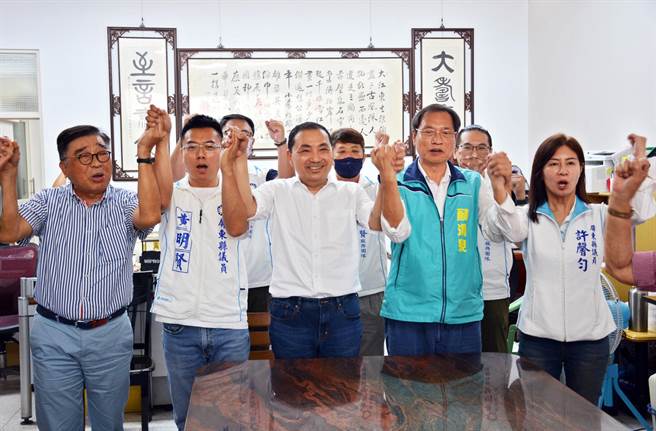 侯友宜强调要与人民站在一起、好好做事。(林和生摄)