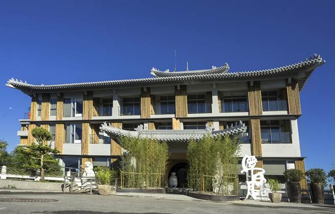 潭日月饭店「文风武格的东方书院美学」曾获得易游网「2021全台最美饭店」殊荣。(承亿文旅提供)