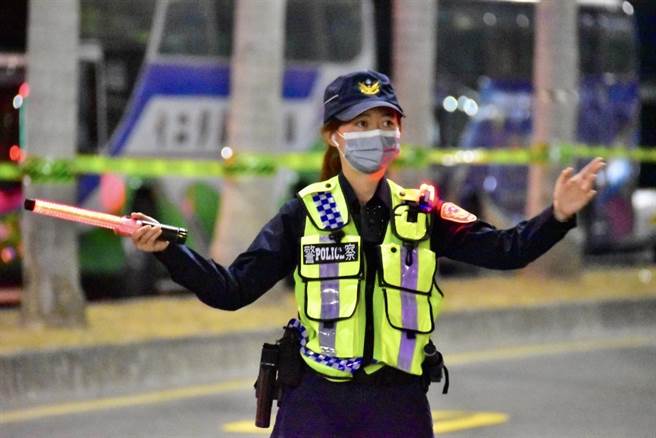 高市警局28日强调，市府已向中央争取「警勤繁重加给」比照双北市，希望由现行7成提升至1倍，表达对一线警察同仁投入治安工作的支持。（高市警局提供／袁庭尧高雄传真）