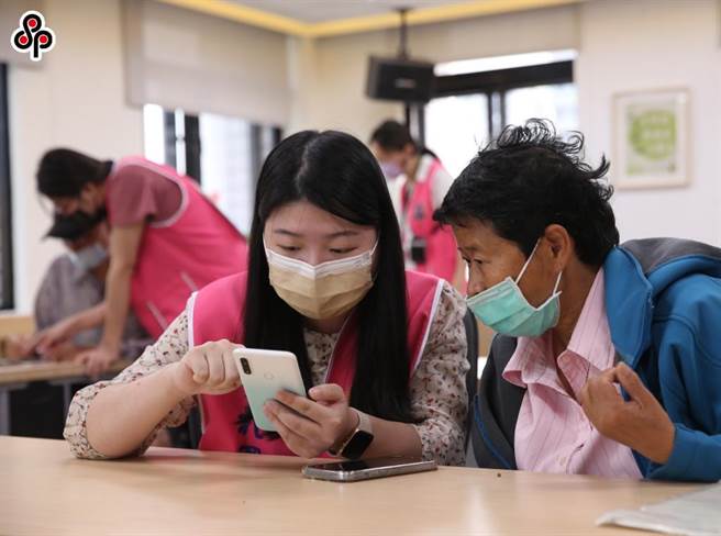 北区国税局基隆分局提醒民眾，月底前可多利用网路、手机报税，或是利用税额试算服务线上登录完成申报及缴纳税款。（本报系资料照／张志康基隆传真）