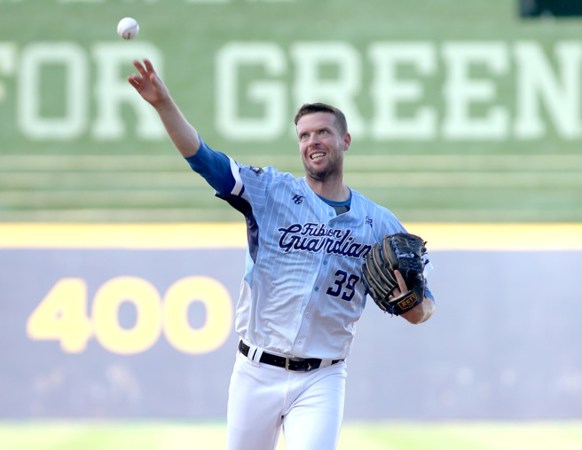 富邦悍将传奇罗力这次返台还多了畅销作家身分。（郑任南摄）