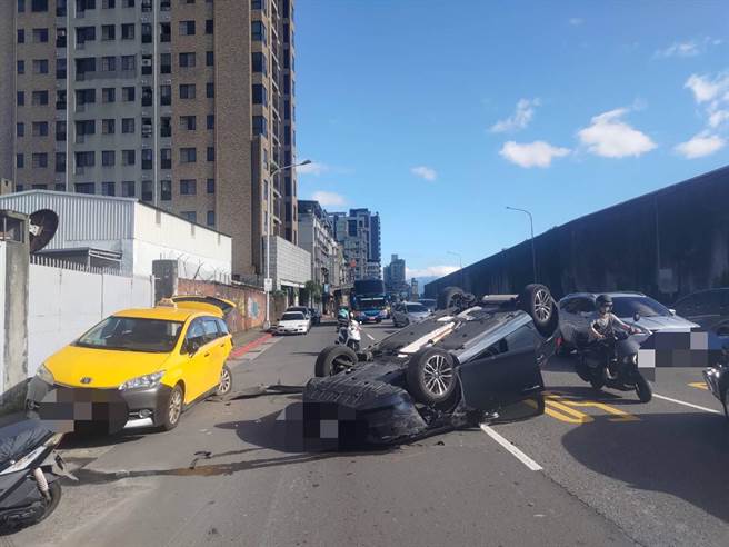 肇事女驾驶轻伤并未酒驾。（翻摄画面）