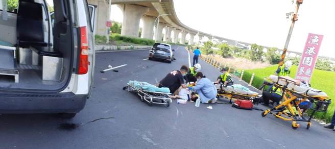 警消人员获报到场救援。（民眾提供／李京升苗栗传真）