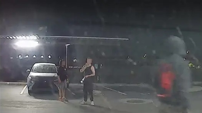 美国台积村又遭不明人士闯入，7轿车被砸窗、撬车门破坏	。（翻摄自Dcard）