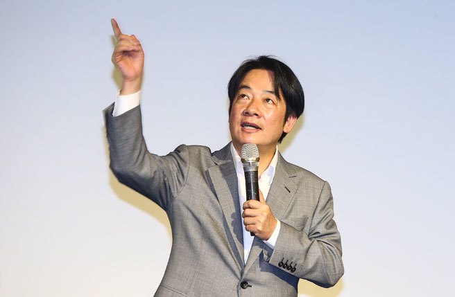 参选2024总统大选的民进党主席赖清德28日出席校园总统马拉松论坛，针对同学提问网军、论文抄袭、邦交国锐减等敏感问题都避而不答。（邓博仁摄）