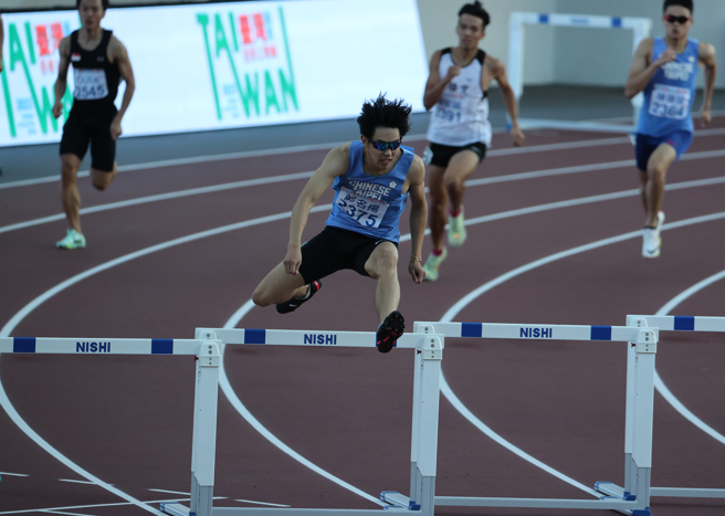 彭名扬在2023台湾国际田径公开赛男子400公尺跨栏摘金。（大会提供）