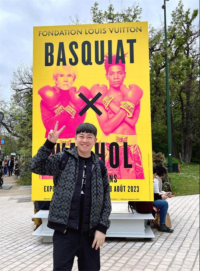 李明川这次旅法不买精品，而是看精品艺术展。（经纪人提供）