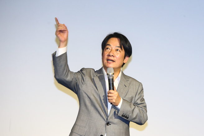 参选2024总统大选的民进党主席赖清德28日出席校园总统马拉松论坛，针对同学提问网军、论文抄袭、邦交国锐减等敏感问题都避而不答。（邓博仁摄）