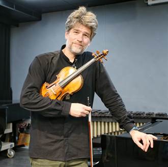 專訪》法國小提琴家多堤庫赫訪台 「當你18歲時不需拉得像40歲」