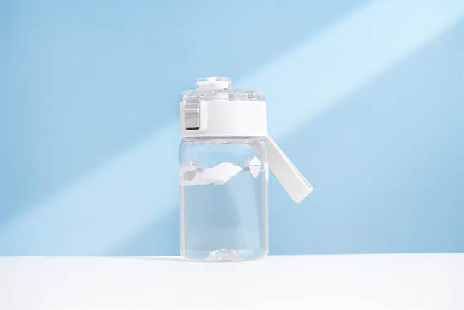 松高旗舰店开幕赠礼「限量北极熊携带式水壶」。（无印良品提供）