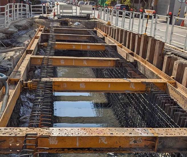 高雄市水利局做改善武昌路老旧箱涵重建工程，保障民眾安全。（水利局提供／林瑞益高雄传真）