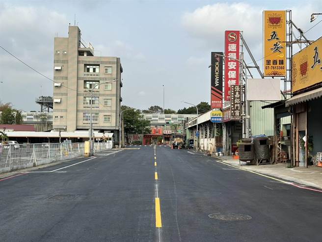 高雄市苓雅区武昌路因为箱涵老旧破损导致路基经常淘空路面下陷，造成用路人不便，高市府水利局对此做武昌路雨水下水道灾修復建工程改善，此工程已经于日前完工，开放通行。（水利局提供／林瑞益高雄传真）