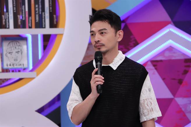 阿Ken为缓解何妤玟、赵正平气氛，竟说「同是离婚人，相煎何太急？」（中天综合台提供）