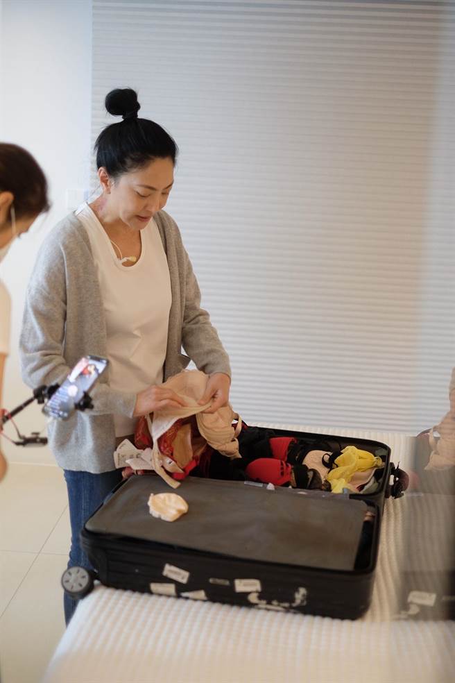 吴依霖到海外旅游也不忘观察市场趋势。（喜鹊娱乐提供）