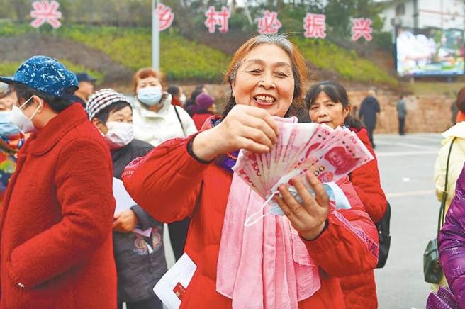 大陆中低收入人群收入没有明显增加，大陆学者刘元春：值得政府高度关注。（新华社）