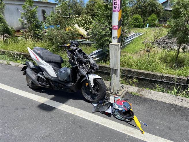 机车车头毁损严重。（吴佩蓉摄）